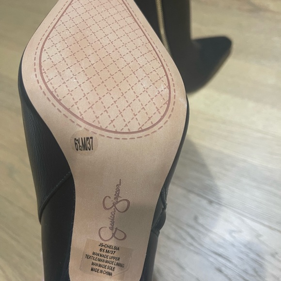 Chelsia Stiletto Bootie
JESSICA SIMPSON - Picture 3 of 6